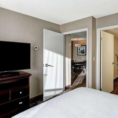 Hampton Inn & Suites By Hilton Calgary-Airport Exteriör bild
