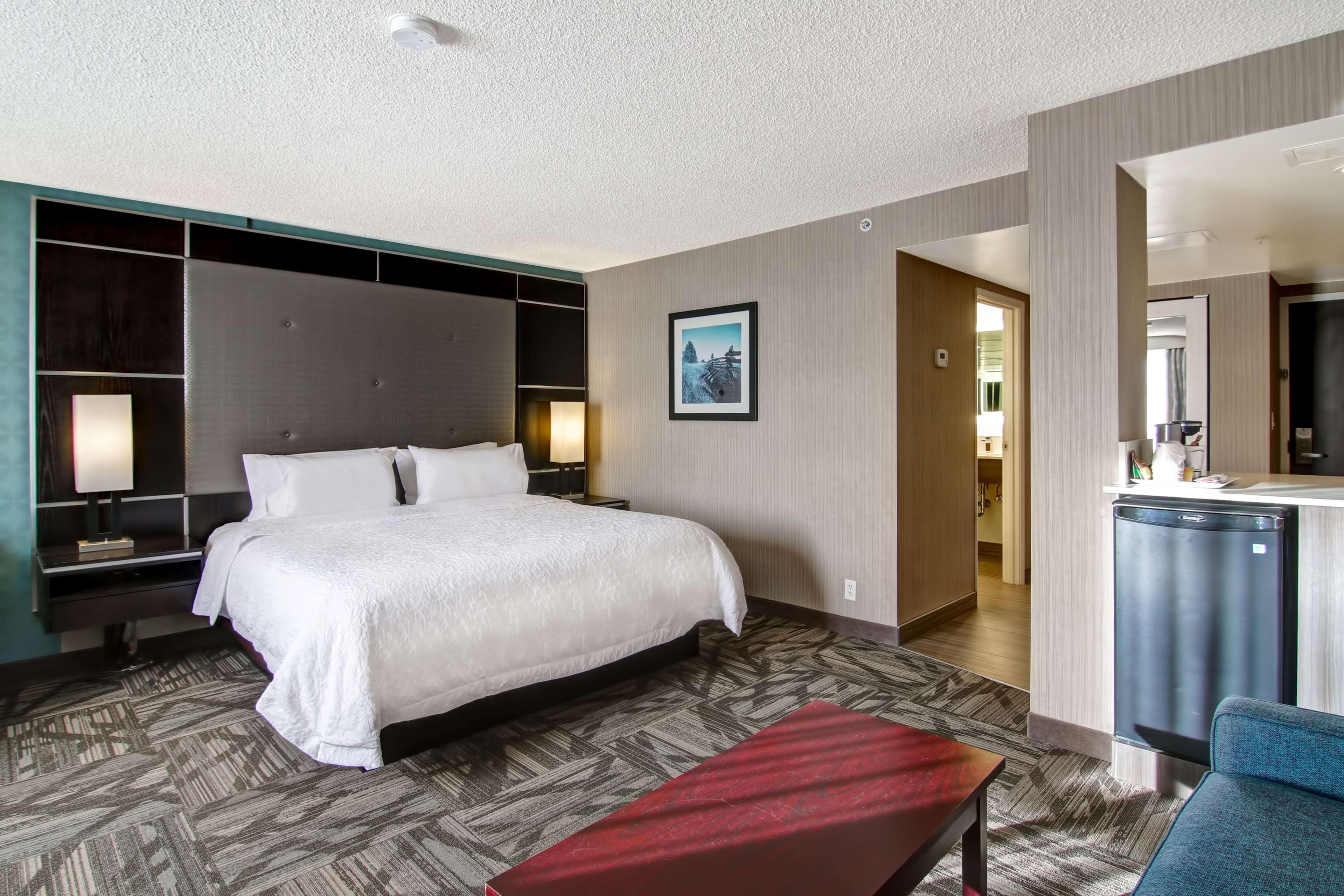 Hampton Inn & Suites By Hilton Calgary-Airport Exteriör bild