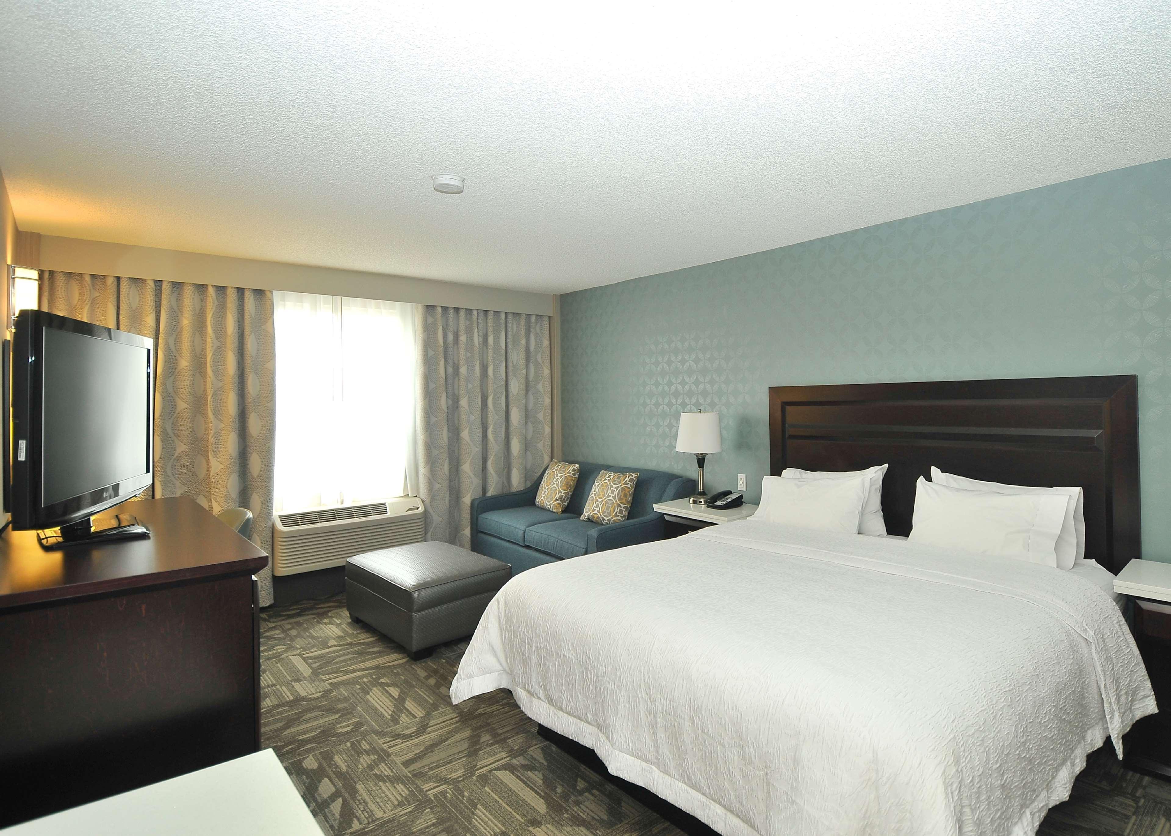 Hampton Inn & Suites By Hilton Calgary-Airport Exteriör bild