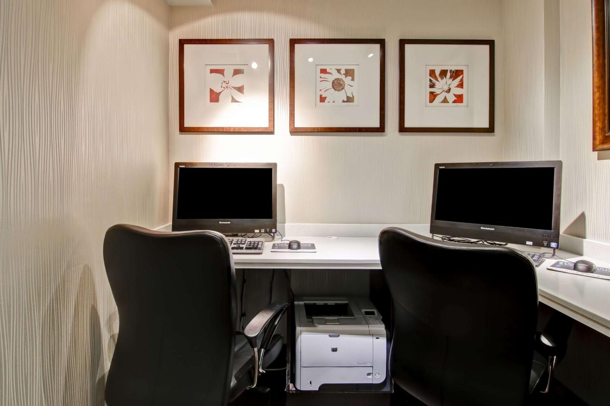 Hampton Inn & Suites By Hilton Calgary-Airport Exteriör bild