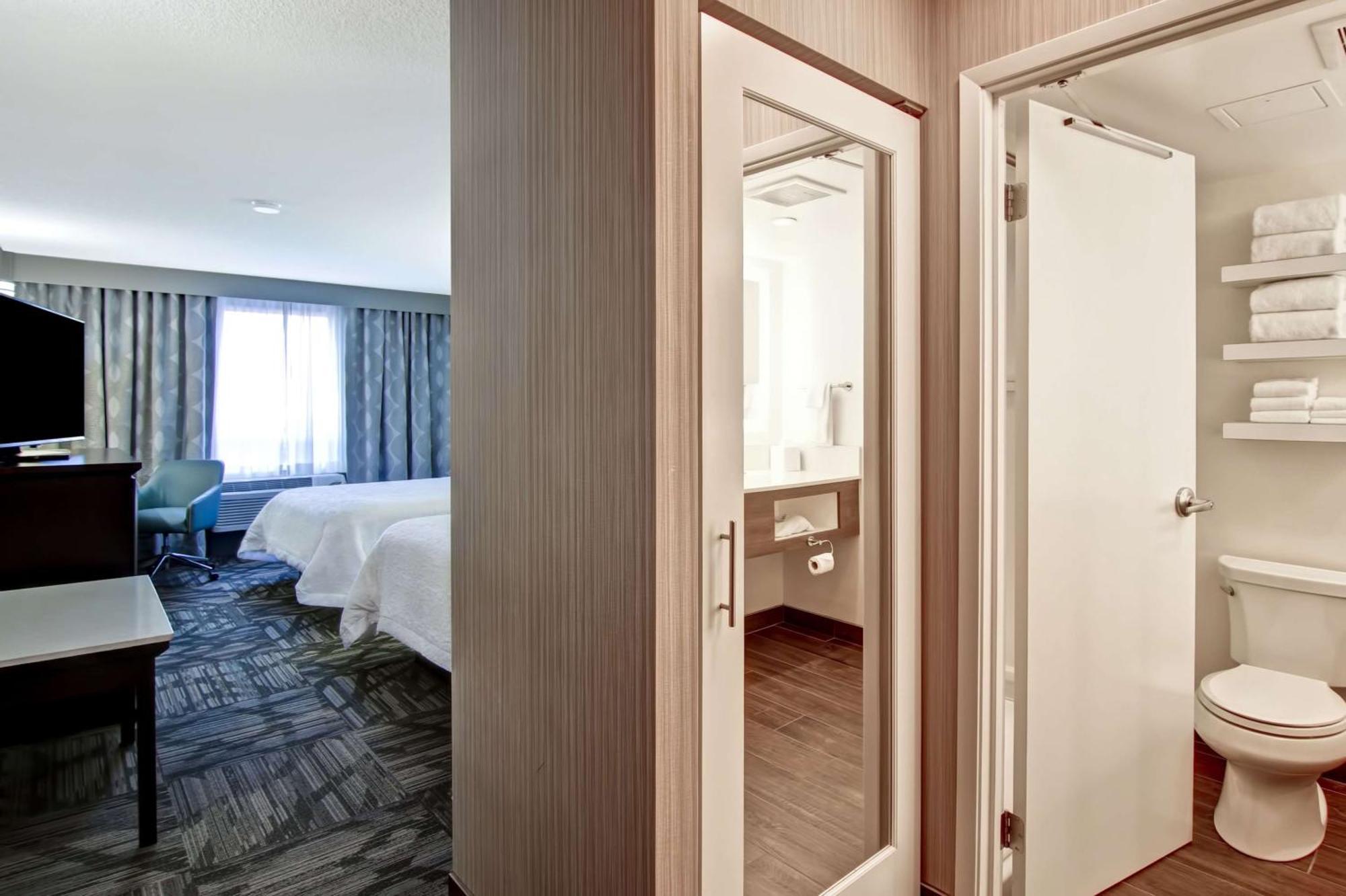 Hampton Inn & Suites By Hilton Calgary-Airport Exteriör bild