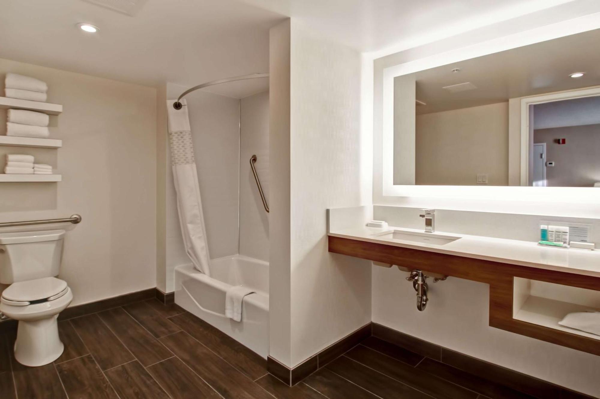 Hampton Inn & Suites By Hilton Calgary-Airport Exteriör bild