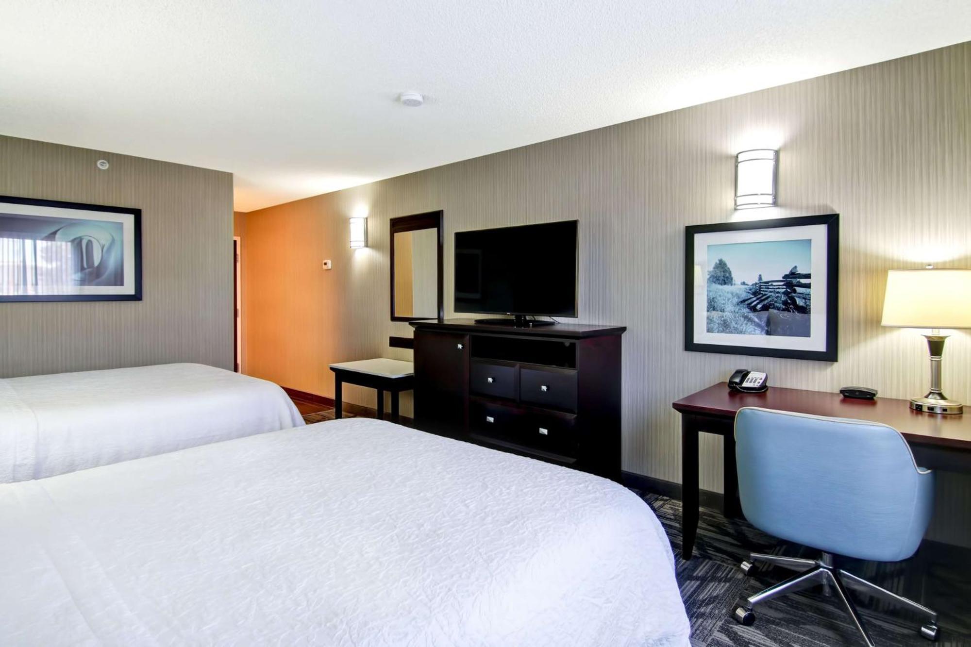 Hampton Inn & Suites By Hilton Calgary-Airport Exteriör bild