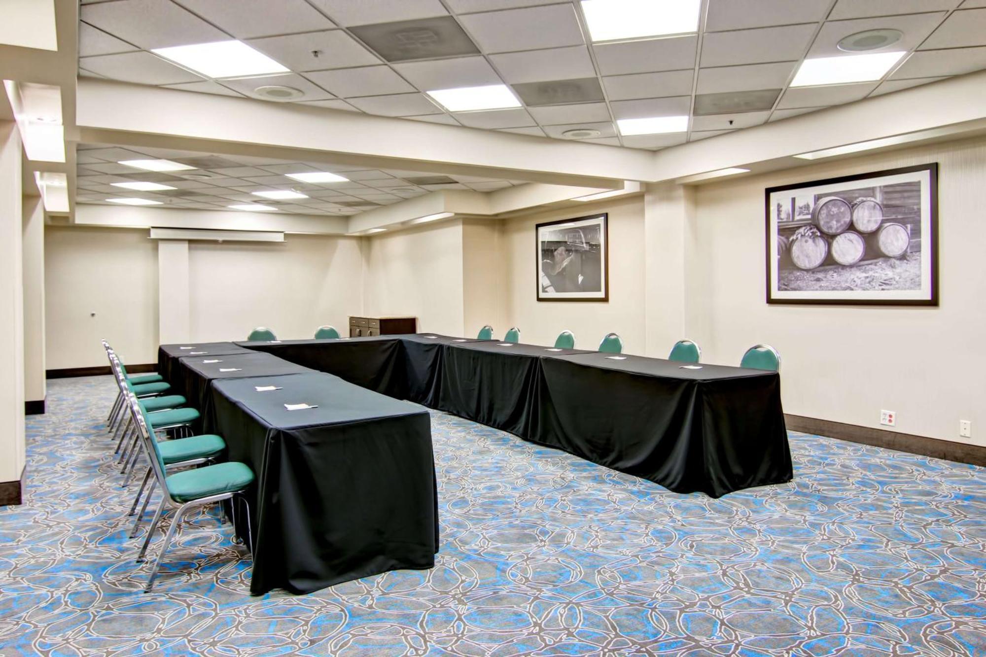 Hampton Inn & Suites By Hilton Calgary-Airport Exteriör bild
