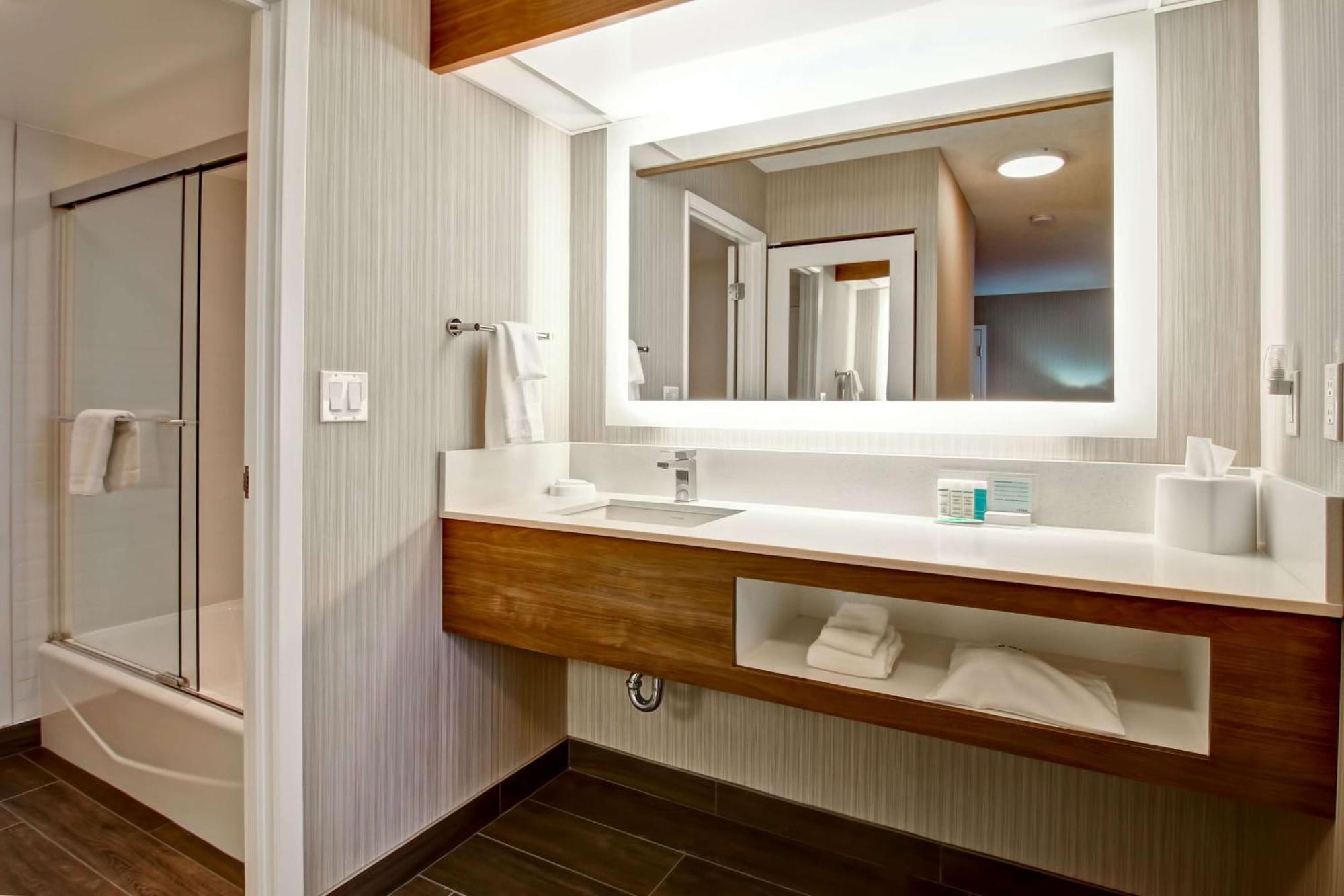 Hampton Inn & Suites By Hilton Calgary-Airport Exteriör bild