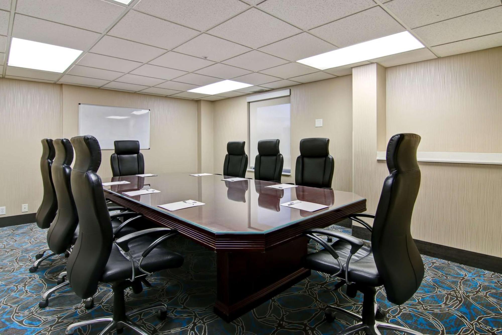 Hampton Inn & Suites By Hilton Calgary-Airport Exteriör bild