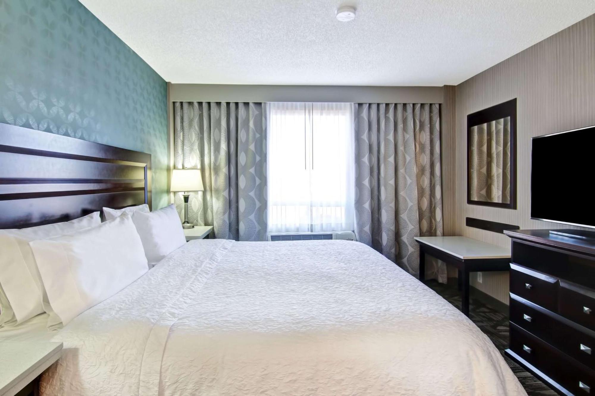Hampton Inn & Suites By Hilton Calgary-Airport Exteriör bild