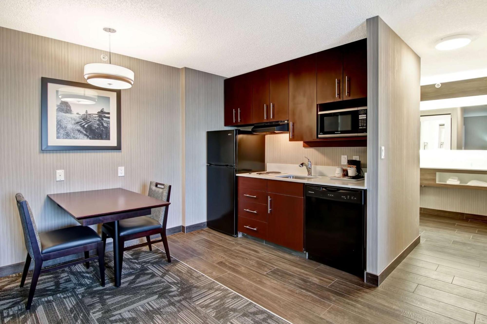 Hampton Inn & Suites By Hilton Calgary-Airport Exteriör bild