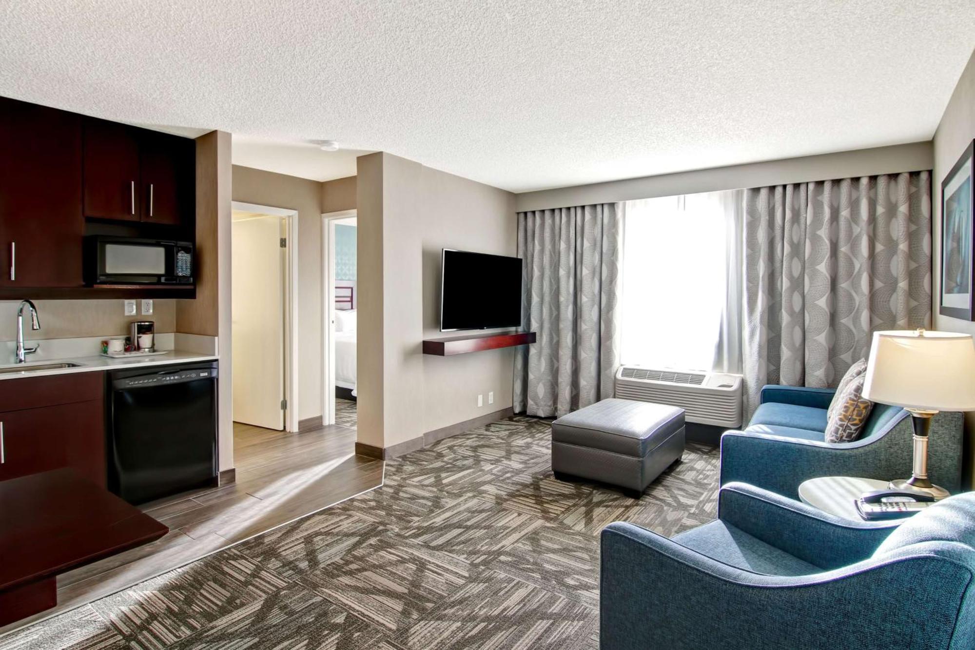 Hampton Inn & Suites By Hilton Calgary-Airport Exteriör bild