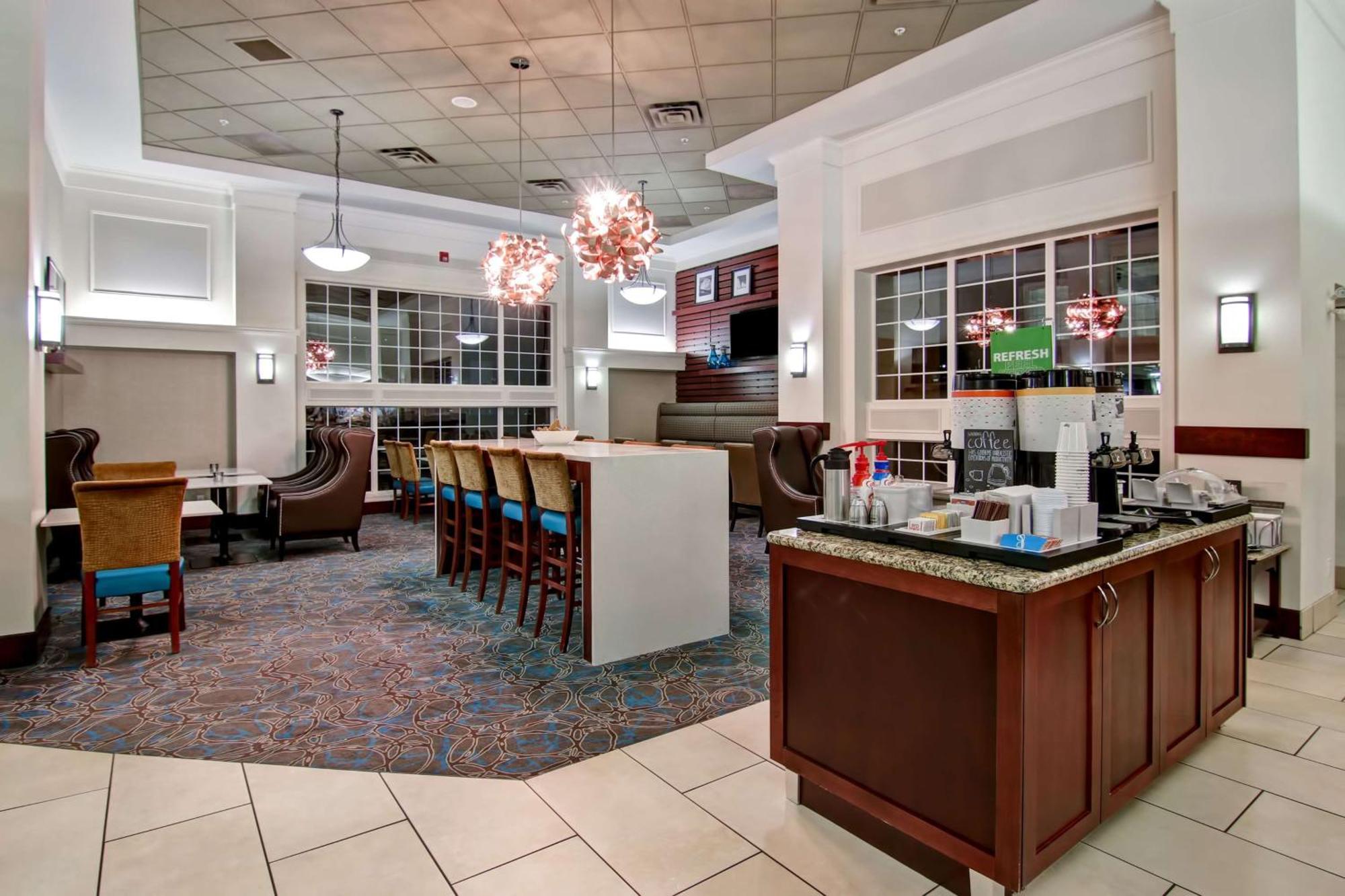 Hampton Inn & Suites By Hilton Calgary-Airport Exteriör bild