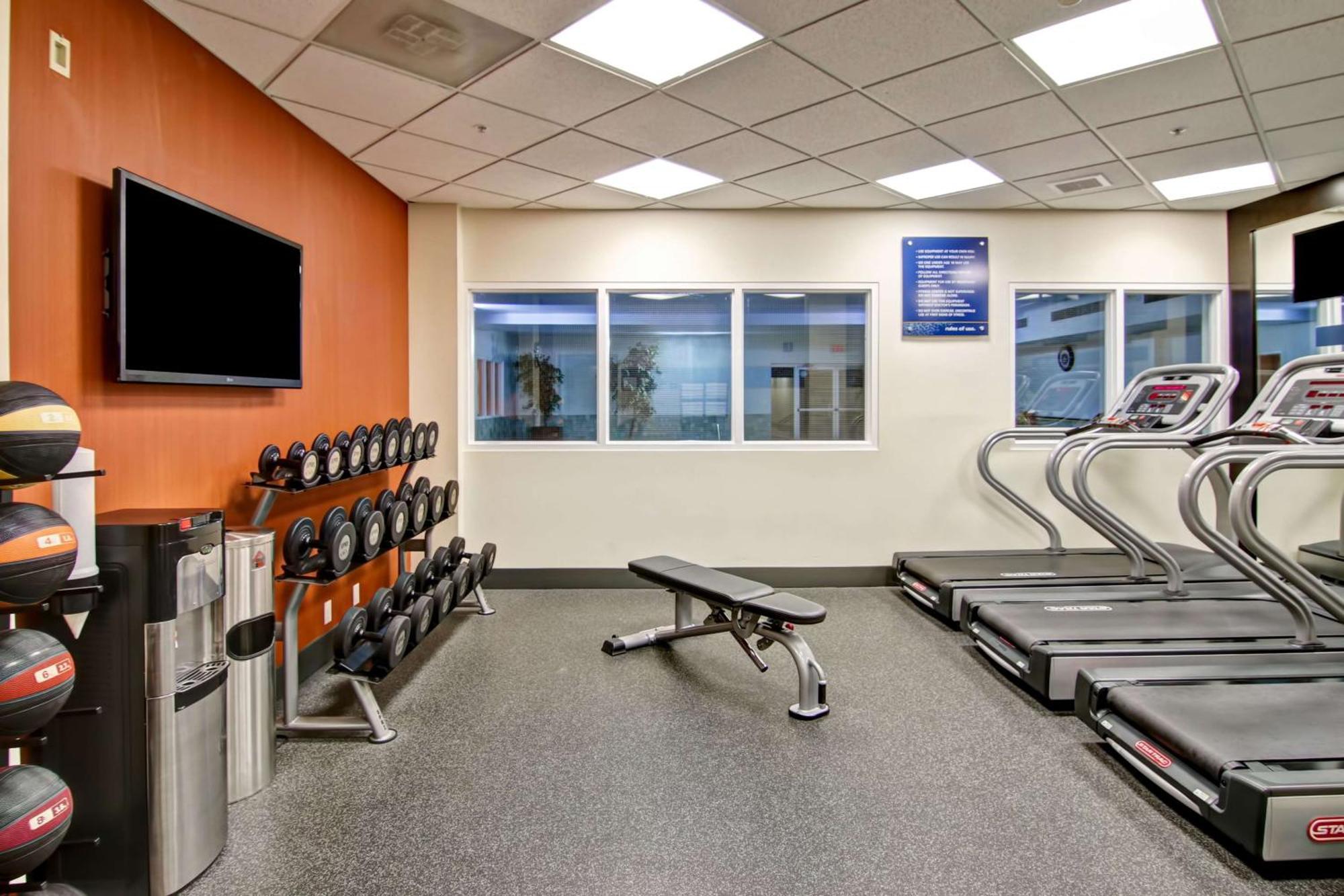 Hampton Inn & Suites By Hilton Calgary-Airport Exteriör bild