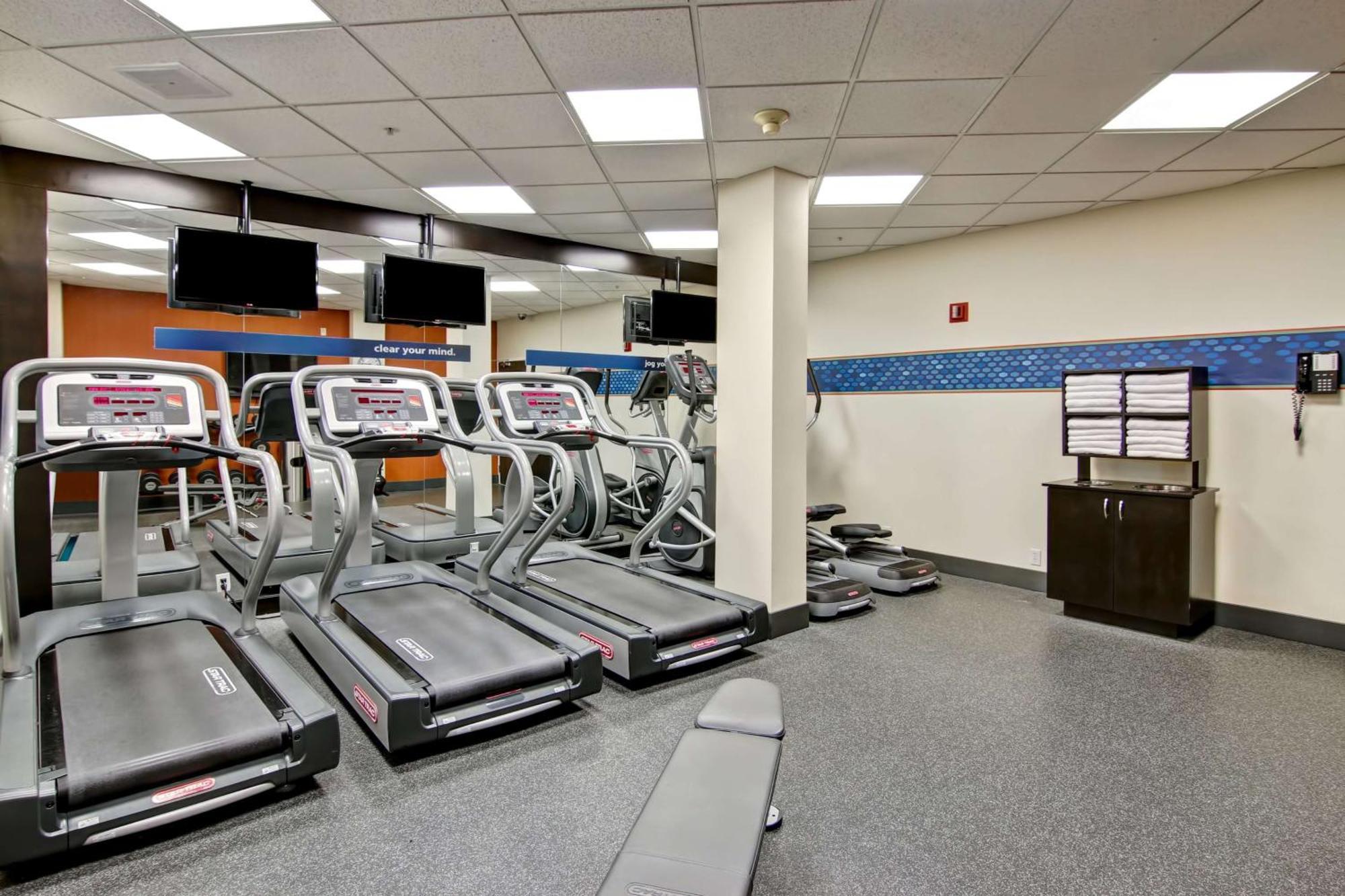 Hampton Inn & Suites By Hilton Calgary-Airport Exteriör bild