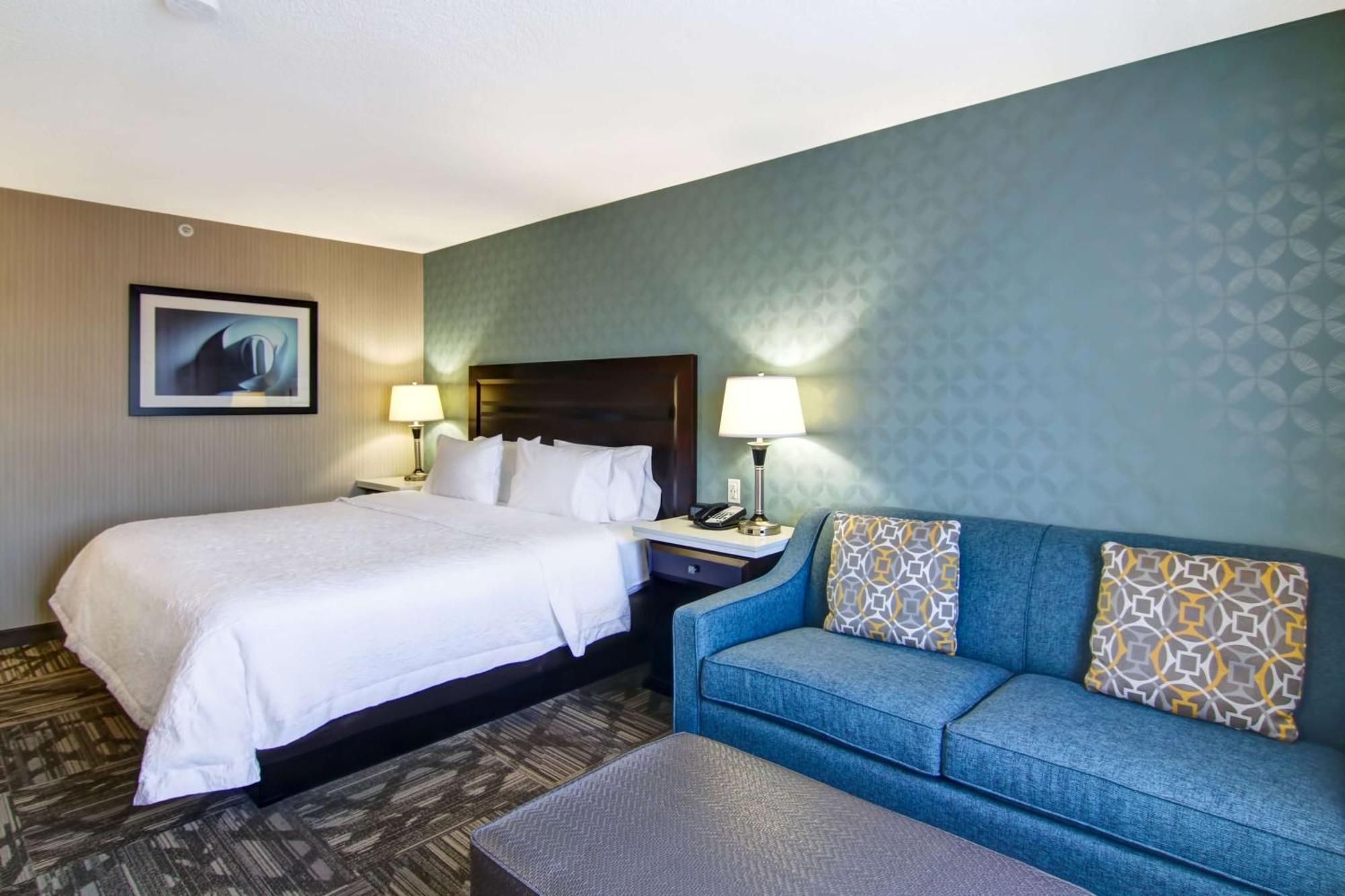 Hampton Inn & Suites By Hilton Calgary-Airport Exteriör bild