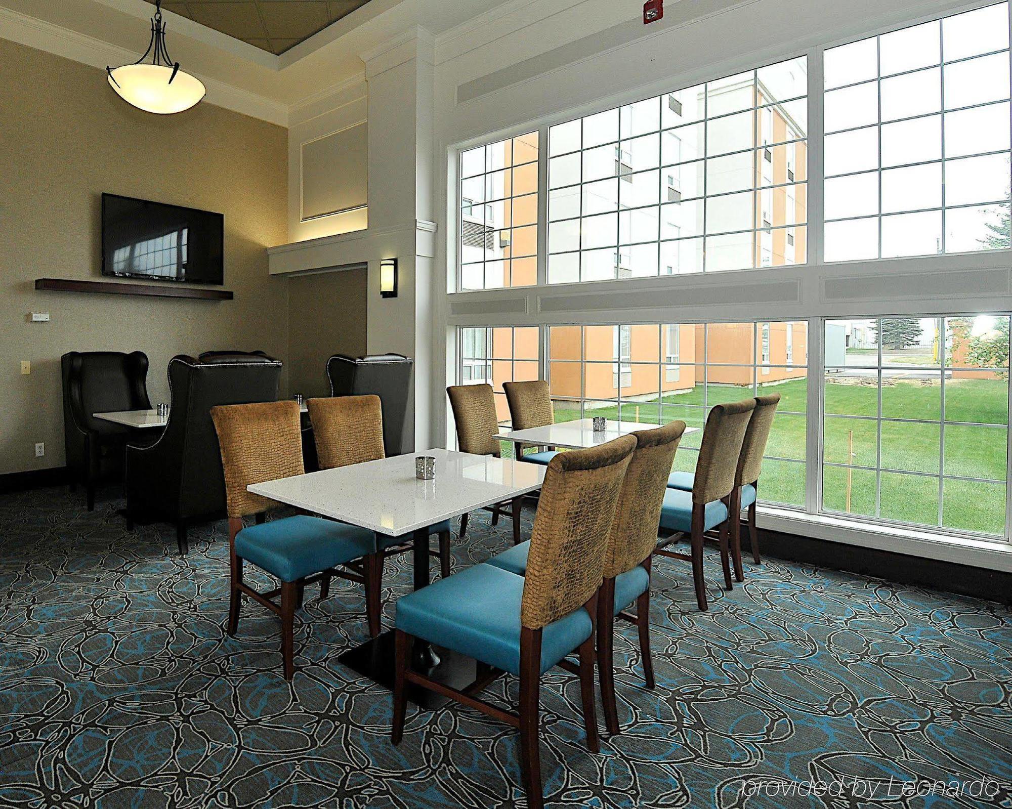 Hampton Inn & Suites By Hilton Calgary-Airport Exteriör bild