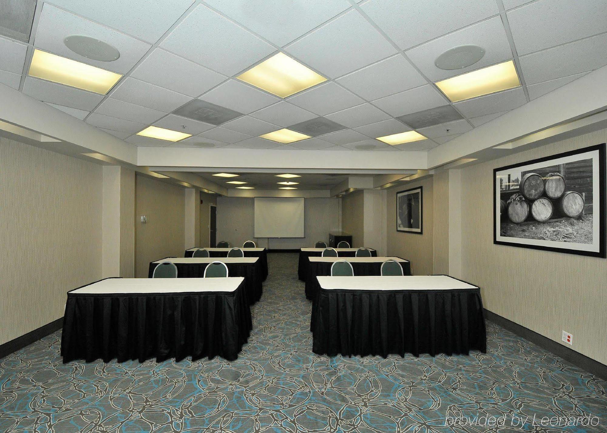 Hampton Inn & Suites By Hilton Calgary-Airport Exteriör bild