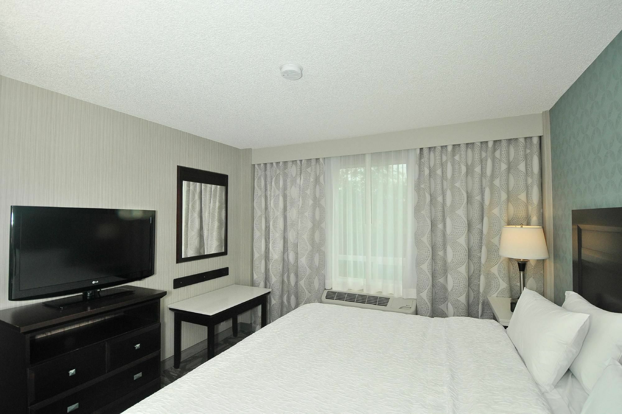 Hampton Inn & Suites By Hilton Calgary-Airport Exteriör bild